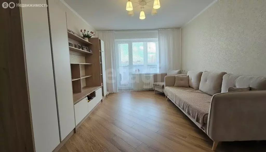 3-комнатная квартира: Брянск, улица Братьев Ткачёвых, 1 (72.4 м) - Фото 1