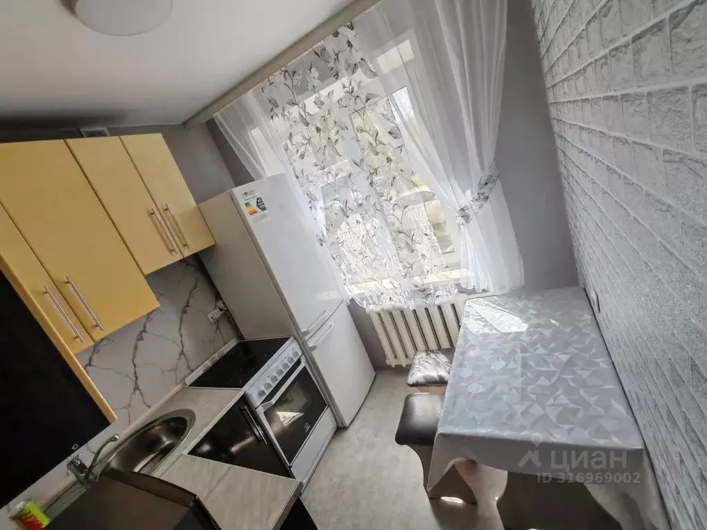 2-к кв. Хакасия, Абакан просп. Дружбы Народов, 15 (50.0 м) - Фото 1