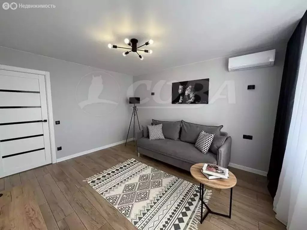2-комнатная квартира: Тюмень, улица Павла Шарова, 23А (67 м) - Фото 0
