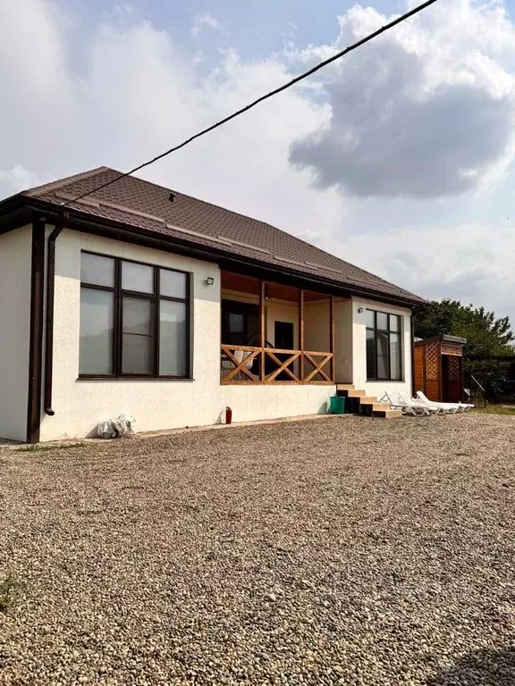 Дом в Ставропольский край, Изобильненский муниципальный округ, с. ... - Фото 1