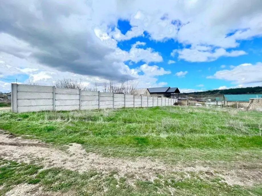 Участок в Крым, Симферопольский район, Перовское с/пос, с. ... - Фото 2