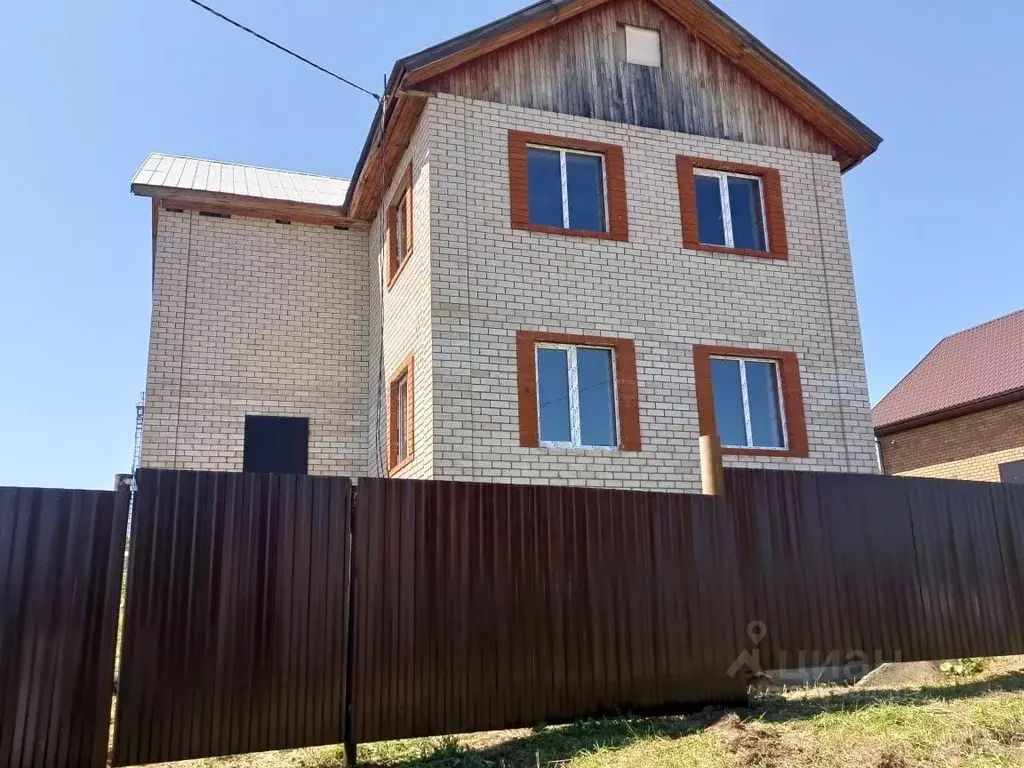 Дом в Башкортостан, Благовещенск ул. Вишневая, 29 (233 м) - Фото 1