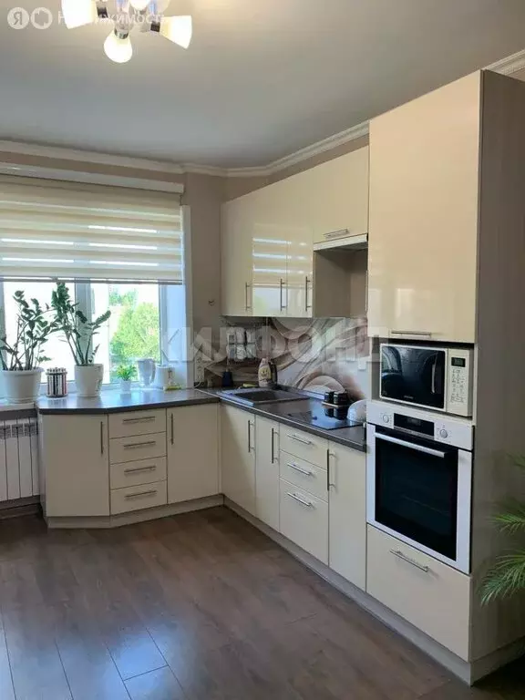 3-комнатная квартира: Новосибирск, улица Тюленина, 15 (66 м) - Фото 1