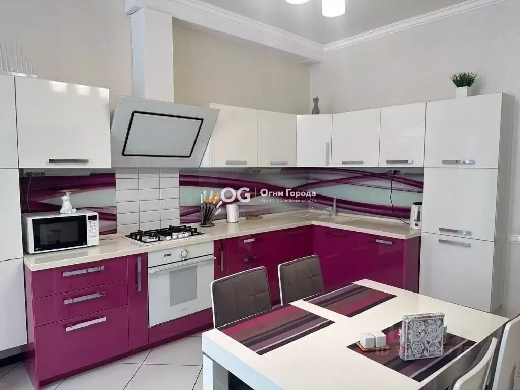 Таунхаус в Брянская область, Брянский район, Снежское с/пос, пос. ... - Фото 1