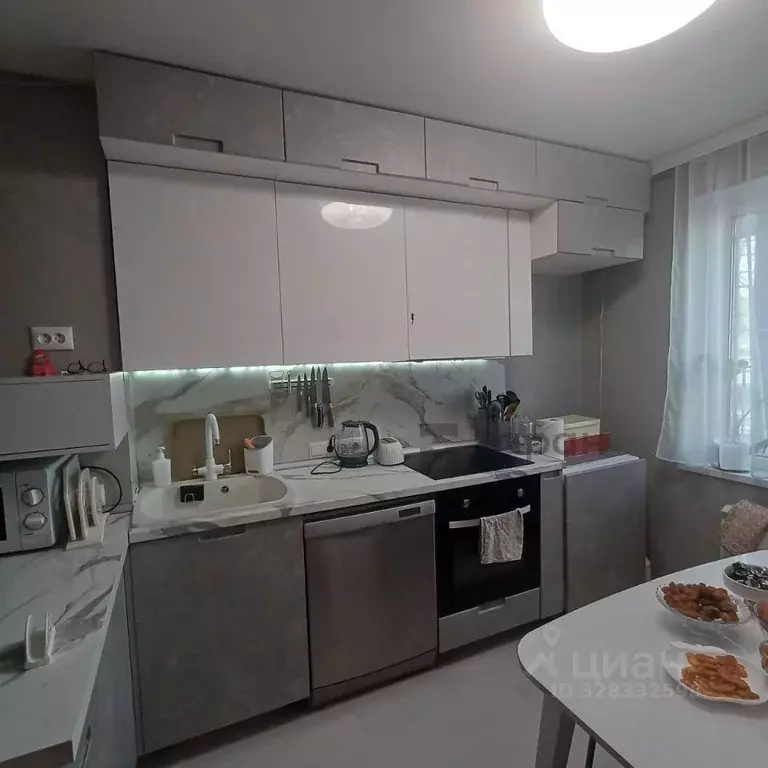 4-к кв. Челябинская область, Челябинск ул. Братьев Кашириных, 105 ... - Фото 2