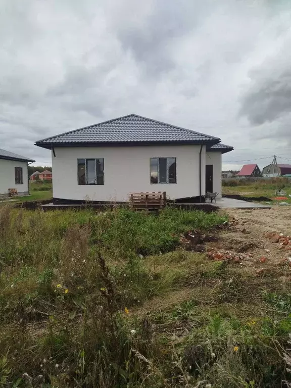 Дом в Омская область, Омский район, пос. Магистральный  (100 м) - Фото 1