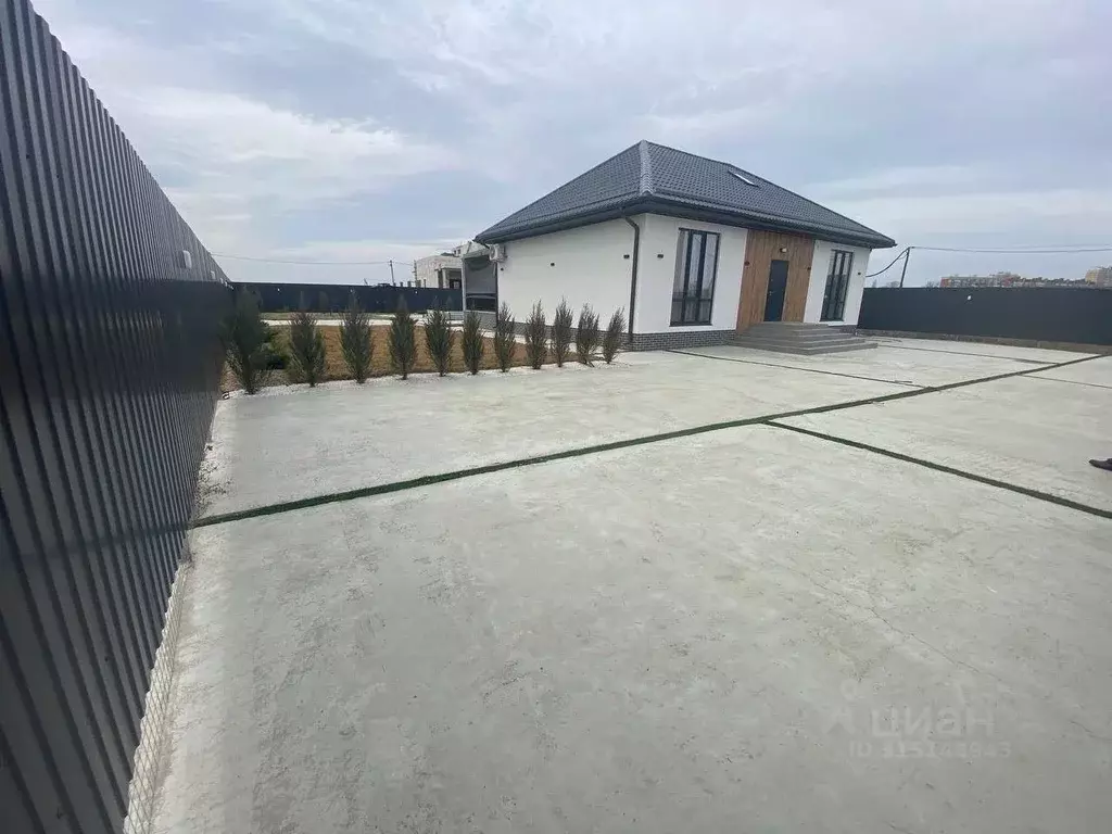 Дом в Адыгея, Тахтамукайский район, Старобжегокай аул ул. Чехова, 5 ... - Фото 1