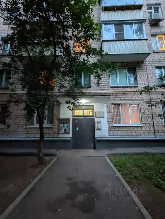 2-к кв. Москва ул. Короленко, 1К11 (36.8 м) - Фото 0