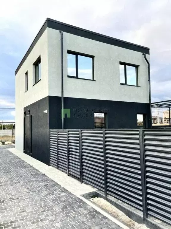 Дом в Заозёрное, Севастопольская улица (170 м) - Фото 1