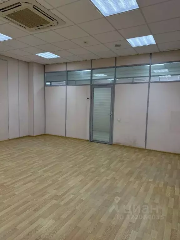 Офис в Астраханская область, Астрахань ул. Победы, 41 (37 м) - Фото 2