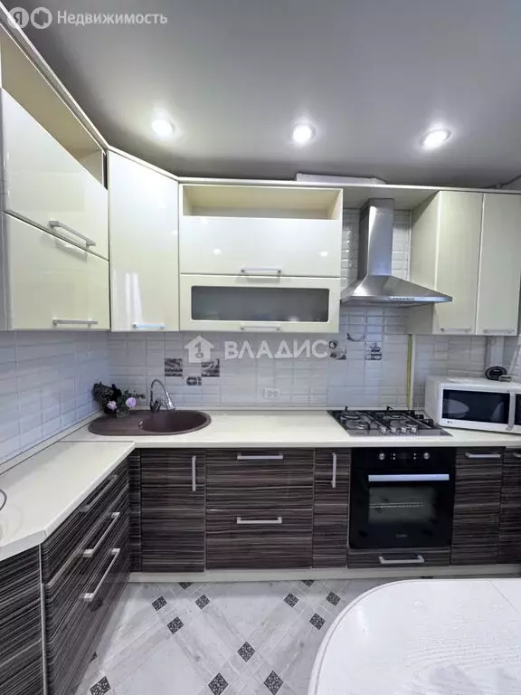 3-комнатная квартира: Белгород, улица Есенина, 20А (72 м) - Фото 0