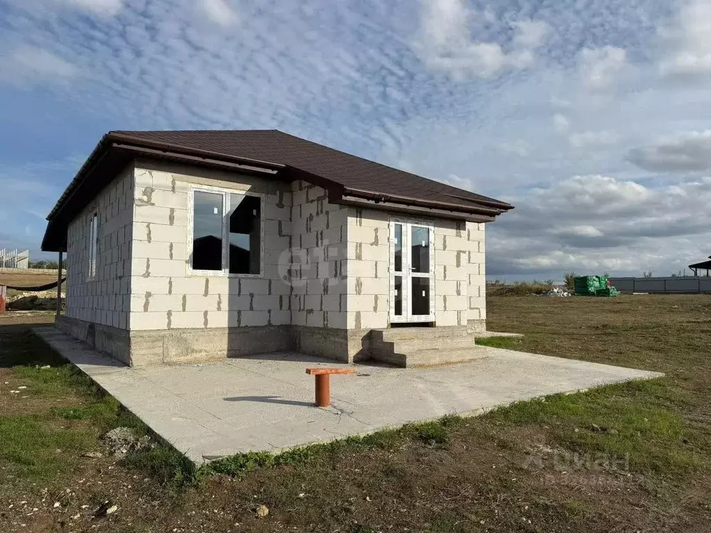 Дом в Крым, Симферопольский район, Чистенское с/пос, с. Новозбурьевка ... - Фото 1