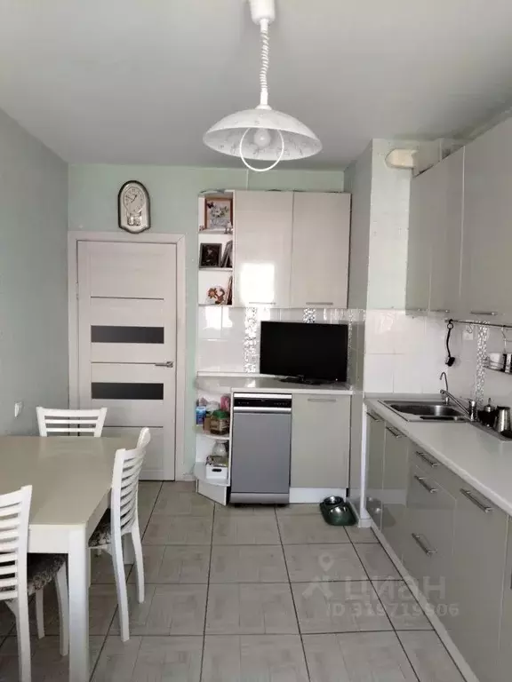 2-к кв. Омская область, Омск ул. 21-я Амурская, 35 (55.0 м) - Фото 1
