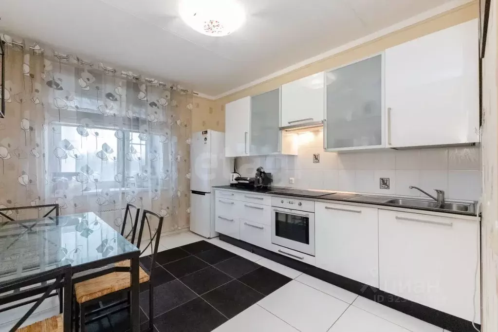 1-к кв. Свердловская область, Екатеринбург ул. Кировградская, 42 (52.4 ... - Фото 1