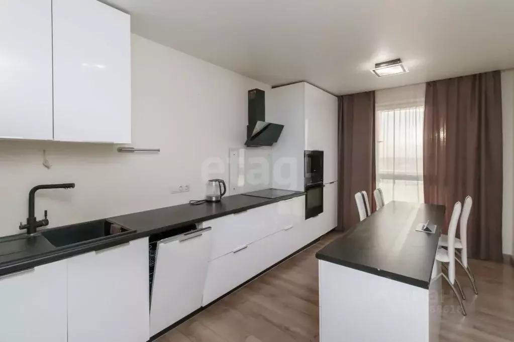 2-к кв. Тюменская область, Тюмень ул. Монтажников, 61 (57.1 м) - Фото 1