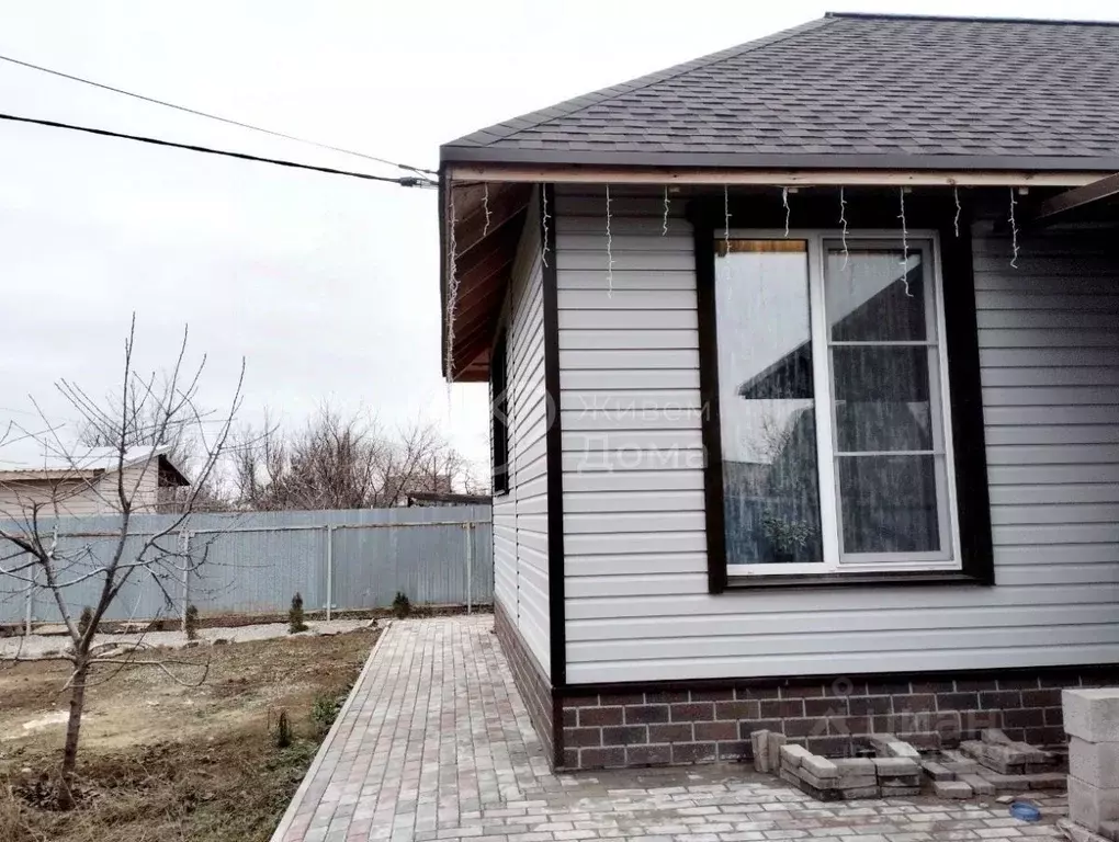 Дом в Волгоградская область, Средняя Ахтуба городское поселение, ... - Фото 1