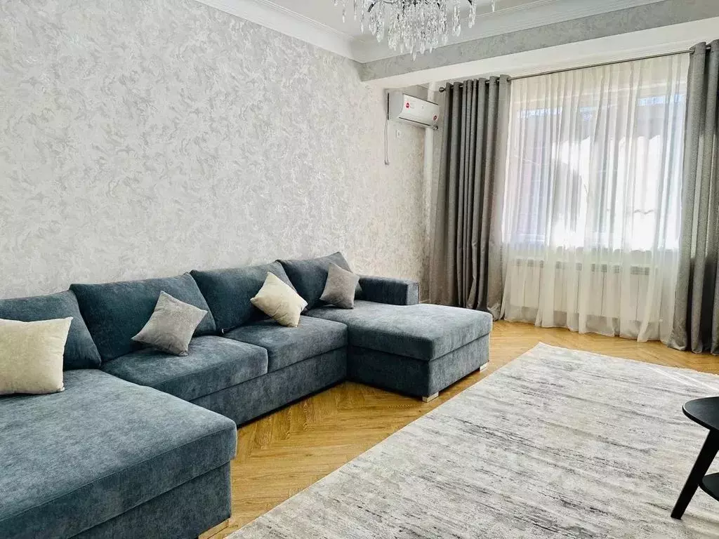 2-к кв. Дагестан, Каспийск просп. М. Омарова, 18 (75.0 м) - Фото 0
