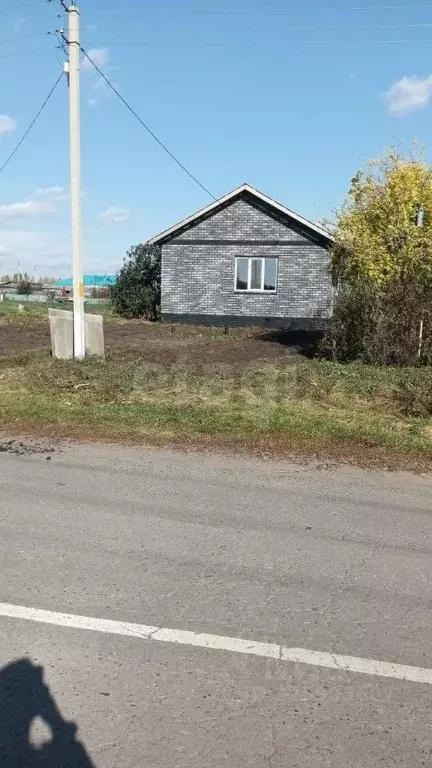 Дом в Тюменская область, Исетский муниципальный округ, с. Бархатово  ... - Фото 1