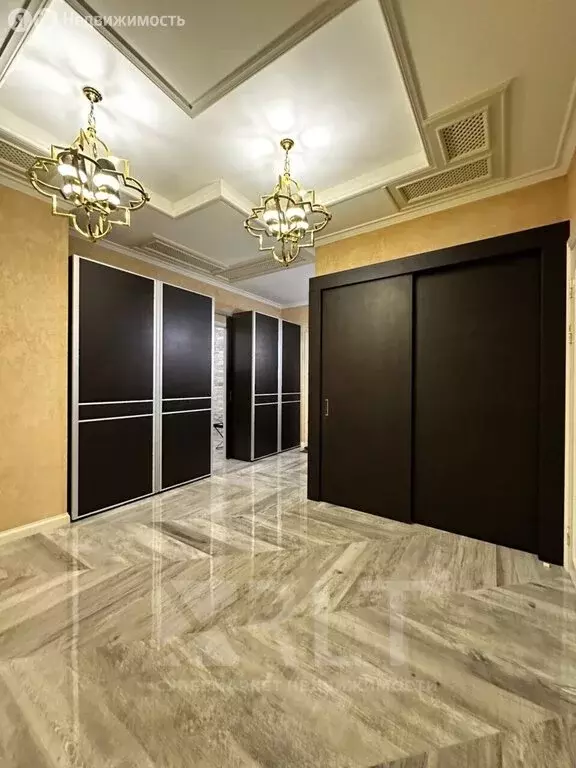 3-комнатная квартира: Махачкала, улица Генерала Омарова, 9 (140 м) - Фото 1