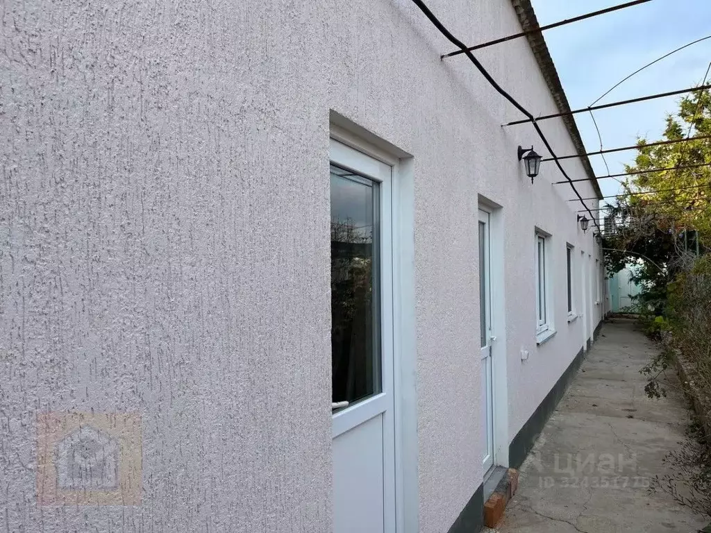 6-к кв. Крым, Сакский район, Лесновское с/пос, с. Прибрежное ул. ... - Фото 1