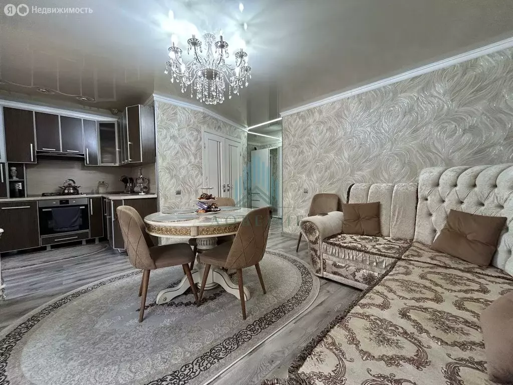 3-комнатная квартира: Астрахань, улица Тренёва, 25 (68 м) - Фото 1