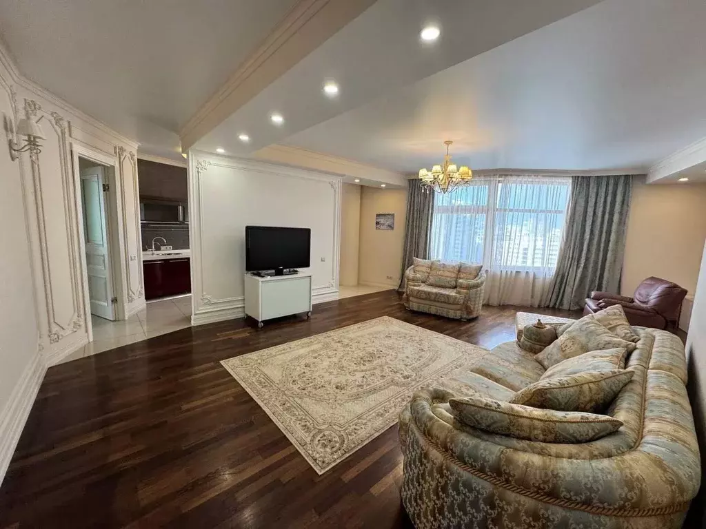 3-к кв. Свердловская область, Екатеринбург ул. Белинского, 54 (136.0 ... - Фото 0