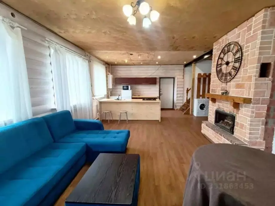 Дом в Пермский край, Усолье Усольский район, ул. Аникина, 38 (200 м) - Фото 1