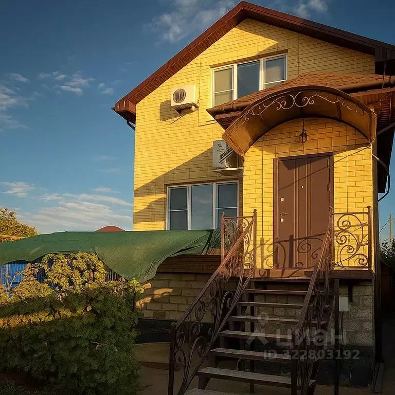 Дом в Астраханская область, Астрахань ул. 2-я Апрельская, 9 (100 м) - Фото 1