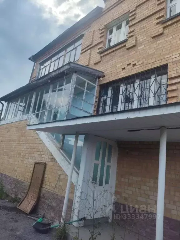 Дом в Тюменская область, с. Ярково ул. Республики, 9 (400 м) - Фото 1