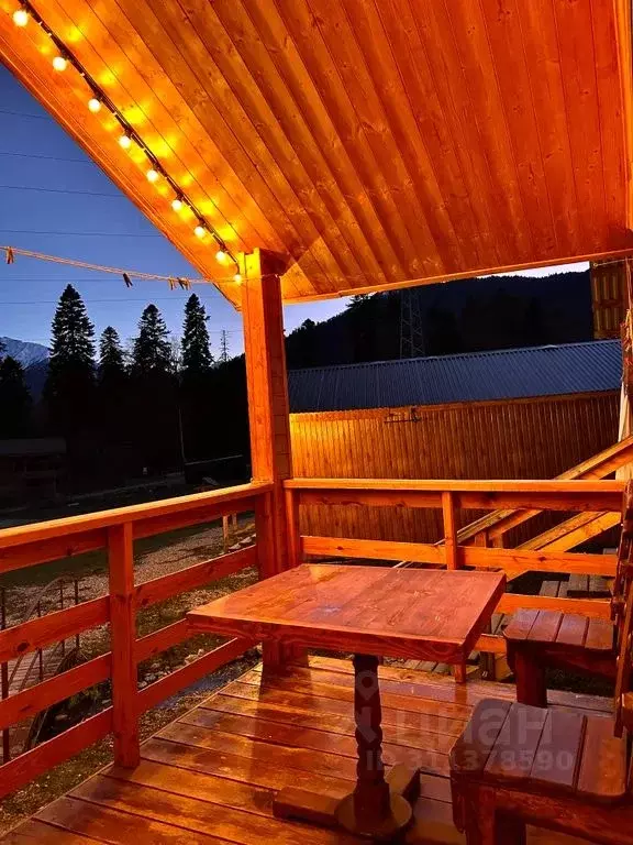 Дом в Карачаево-Черкесия, Зеленчукский район, с. Архыз ул. Банковская, ... - Фото 1