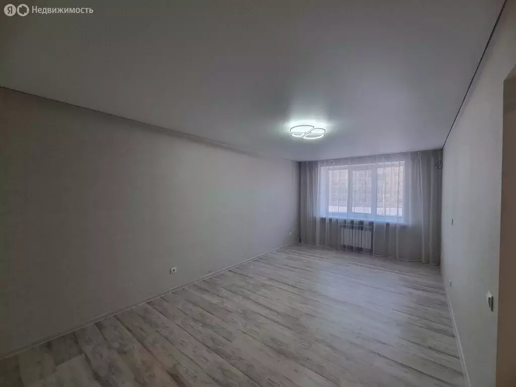 2-комнатная квартира: Саратов, улица имени Николая Сдобнова, 7 (60 м) - Фото 1