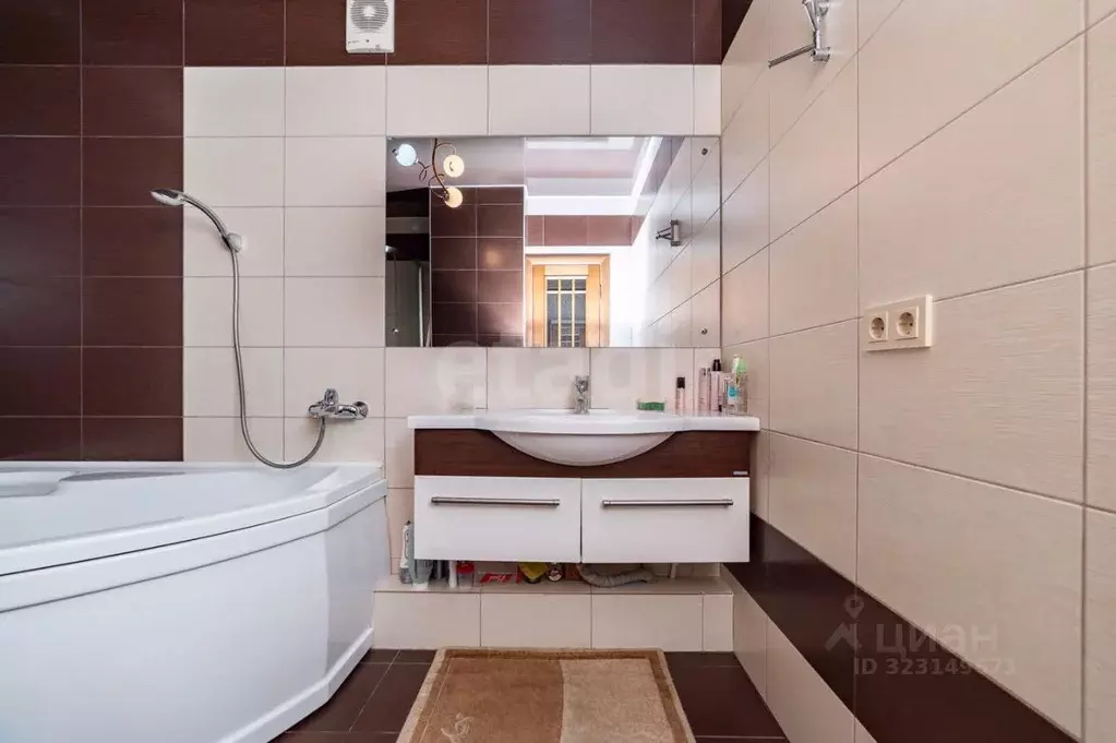 3-к кв. Курганская область, Курган ул. Молодежи, 131 (113.0 м) - Фото 1