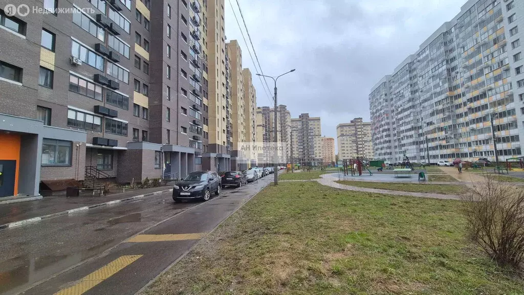 Квартира-студия: посёлок городского типа Свердловский, улица ... - Фото 1