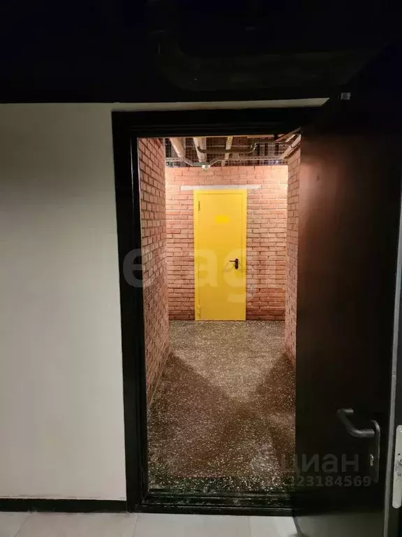 Гараж в Омская область, Омск ул. Б.Г. Шаронова, 9 (4 м) - Фото 1