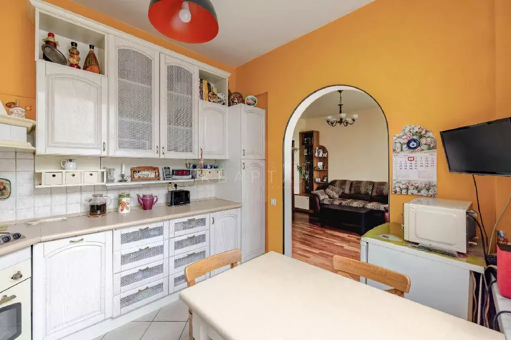 Продается 4-комнатная квартира - Фото 2