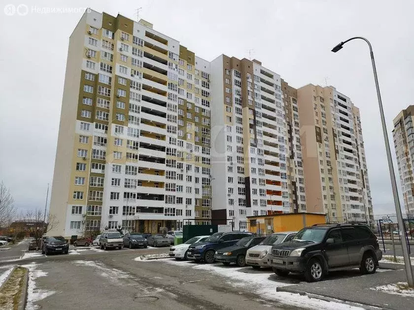 2-комнатная квартира: Тюмень, улица Александра Протозанова, 16 (62 м) - Фото 1