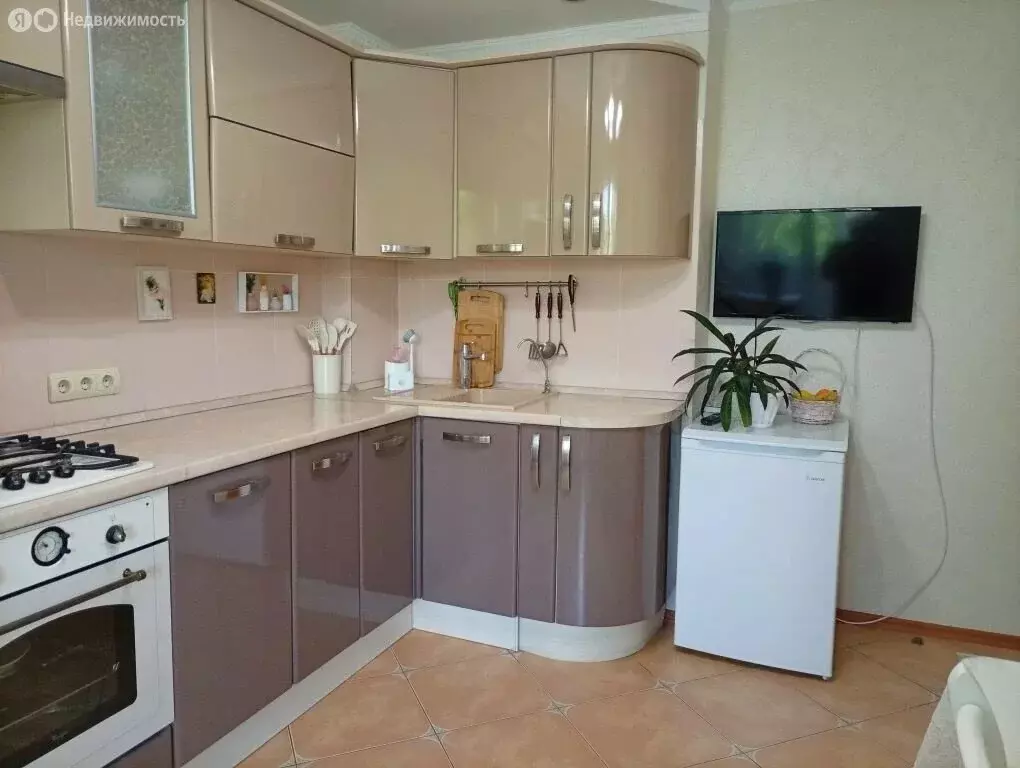3-комнатная квартира: посёлок Дубровицы, 4А (63.9 м) - Фото 1