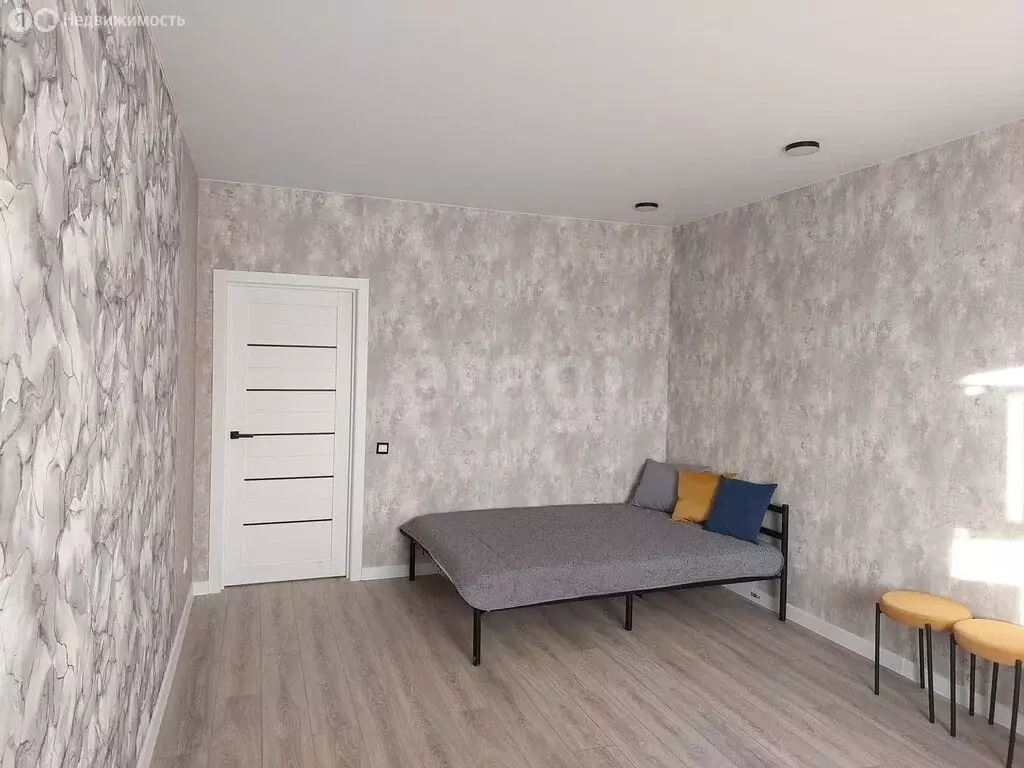 1-комнатная квартира: Тюмень, улица Игоря Комиссарова, 2 (53.7 м) - Фото 1