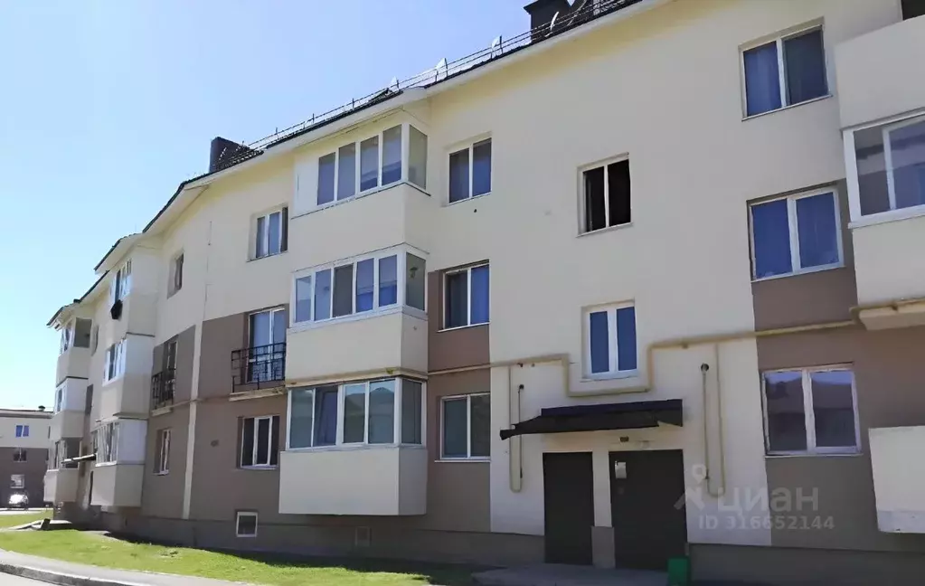 1-к кв. Башкортостан, Уфа Максимовка мкр, ул. Александра Спивака, 83 ... - Фото 0