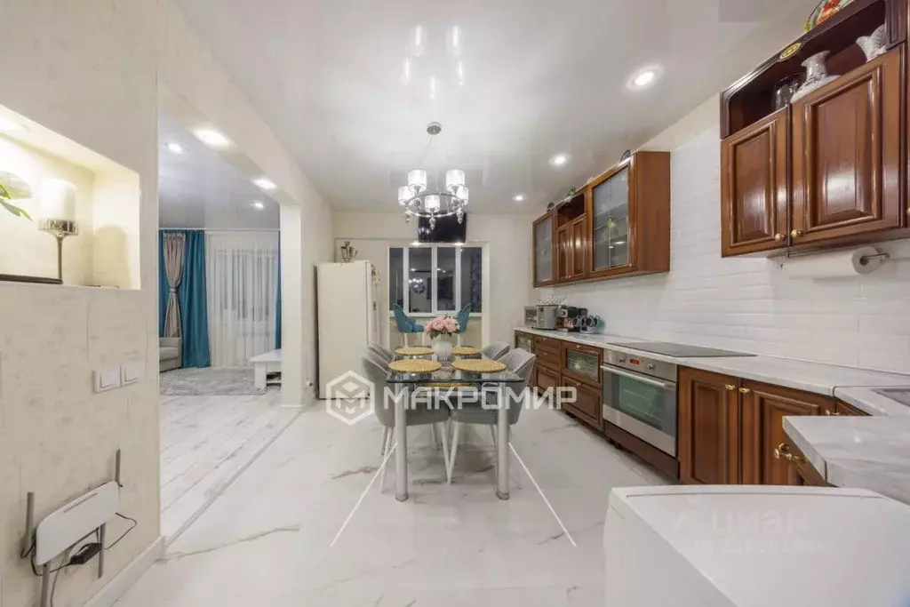 2-к кв. Брянская область, Брянск Белобережская ул., 20 (73.5 м) - Фото 1