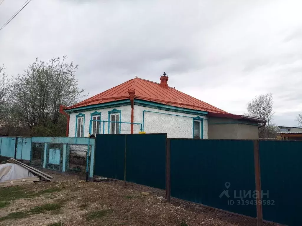 Дом в Адыгея, Майкопский район, Абадзехская ст-ца Октябрьская ул. (64 ... - Фото 1