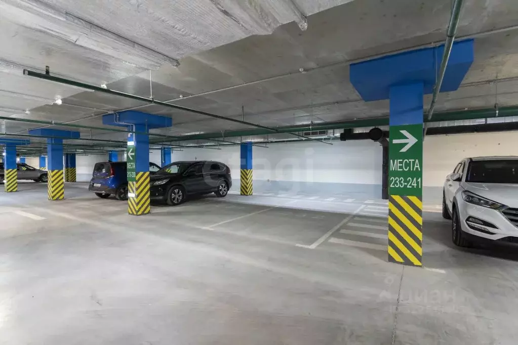 Гараж в Тюменская область, Тюмень ул. Федюнинского, 60с1 (15 м) - Фото 0