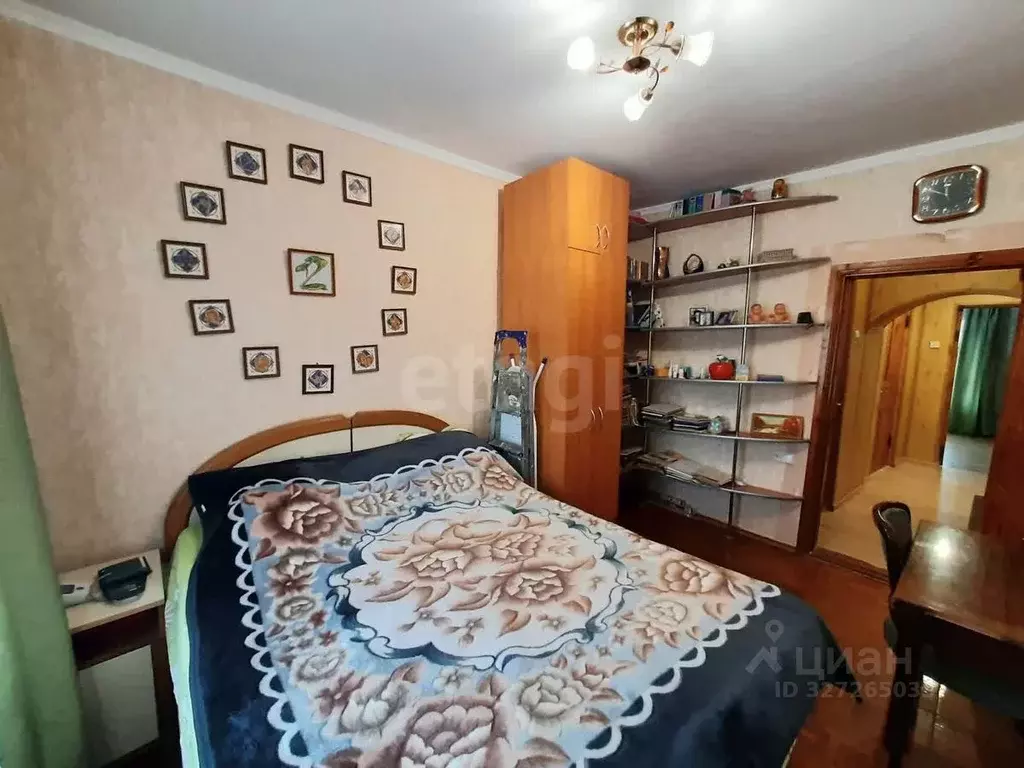 Дом в Крым, Сакский район, Ореховское с/пос, с. Михайловка ул. ... - Фото 1