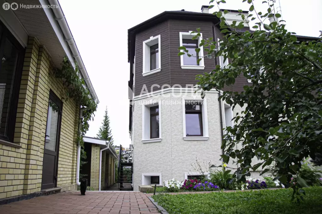 Дом в Омск, микрорайон Старгород, улица Нагибина, 38 (498 м) - Фото 1
