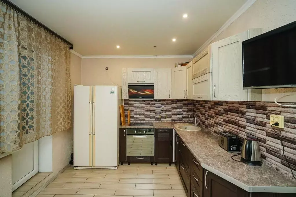 4-к кв. Омская область, Омск Омская ул., 136к1 (103.5 м) - Фото 1