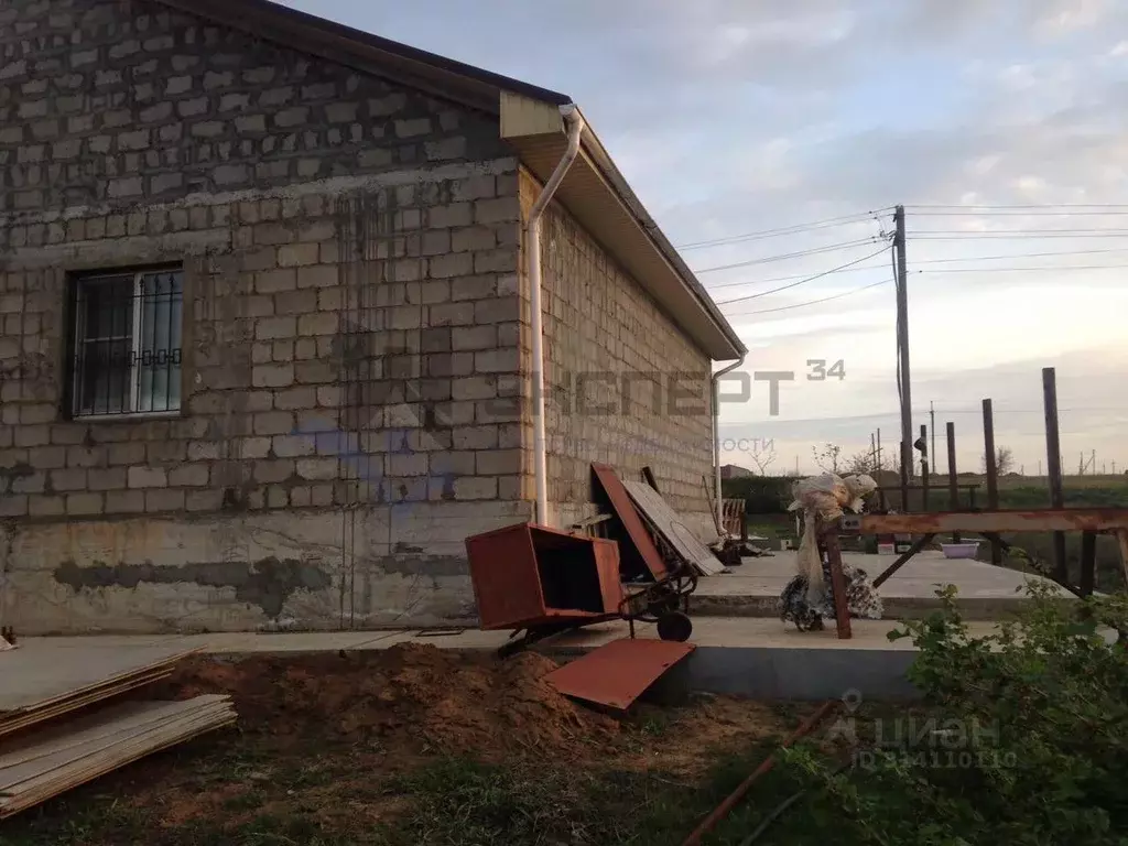 Дом в Волгоградская область, Волгоград бул. Сиреневый, 46 (280 м) - Фото 1