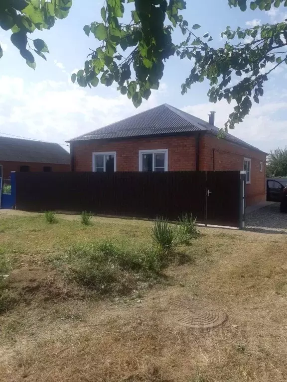 Дом в Краснодарский край, Каневская ст-ца ул. Кубанская, 63 (65 м) - Фото 1