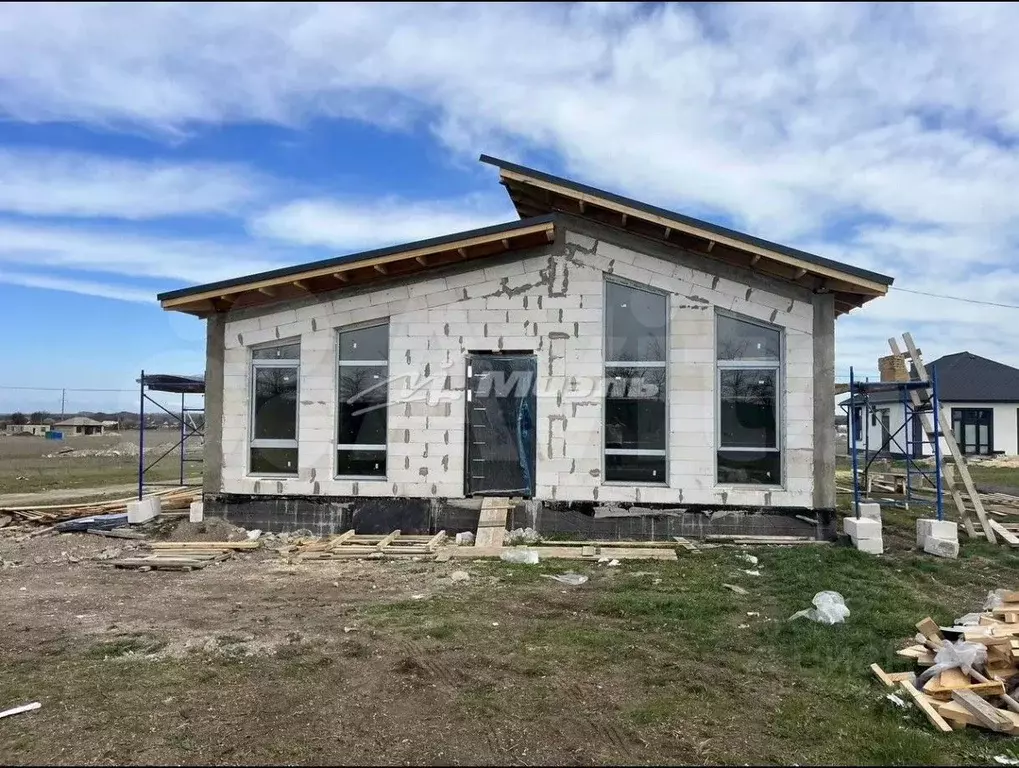 Дом в Крым, Симферопольский район, с. Урожайное ул. Южная (85 м) - Фото 1