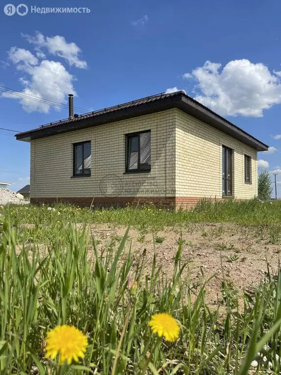 Дом в посёлок городского типа Аксубаево, улица 60 лет Октября, 13А ... - Фото 1