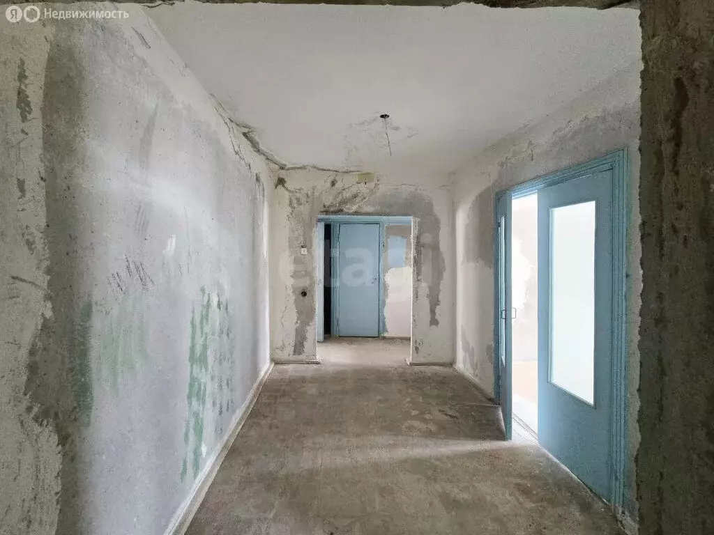 3-комнатная квартира: Тырныауз, улица Отарова, 13 (100 м) - Фото 1